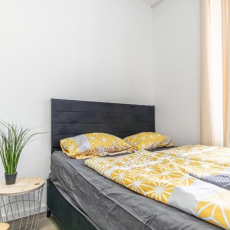 Near Schoenbrunn - Economy Rooms In Shared Apartment At Meidling Train Station Відень Екстер'єр фото