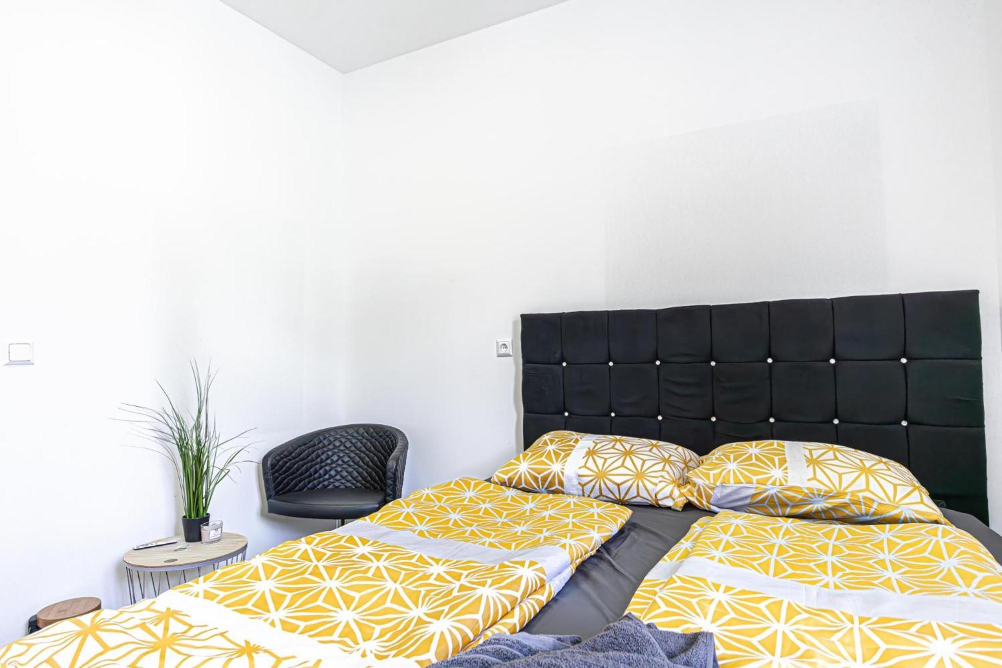 Near Schoenbrunn - Economy Rooms In Shared Apartment At Meidling Train Station Відень Екстер'єр фото
