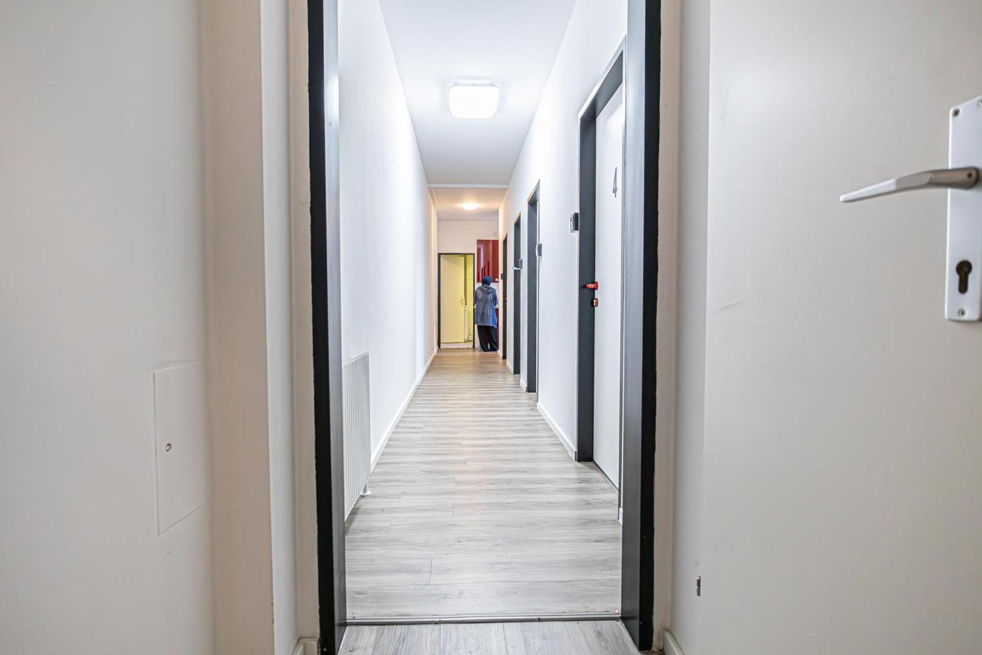 Near Schoenbrunn - Economy Rooms In Shared Apartment At Meidling Train Station Відень Екстер'єр фото