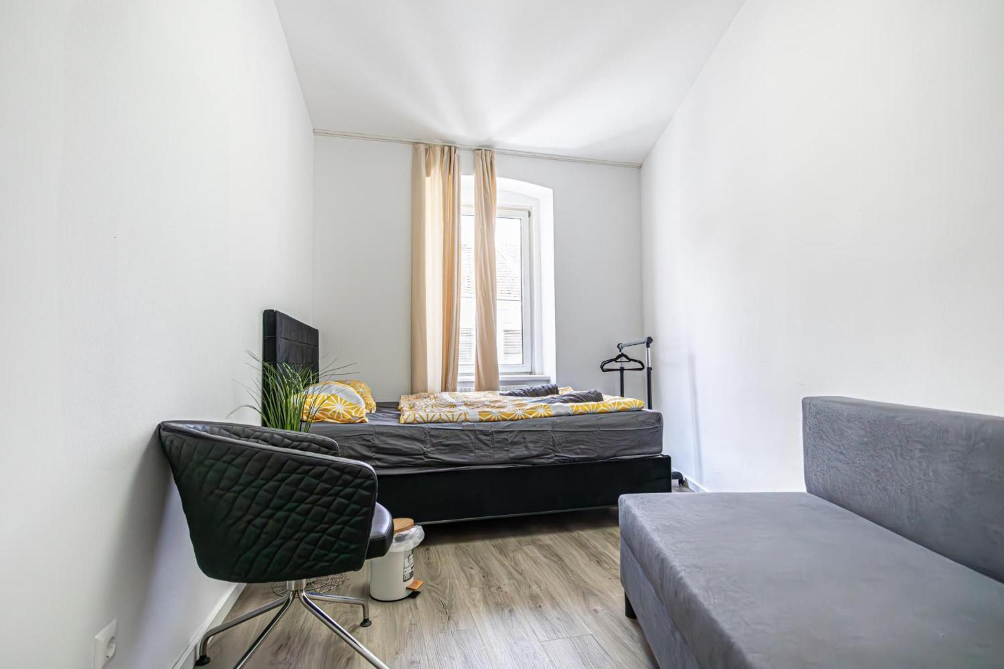 Near Schoenbrunn - Economy Rooms In Shared Apartment At Meidling Train Station Відень Екстер'єр фото