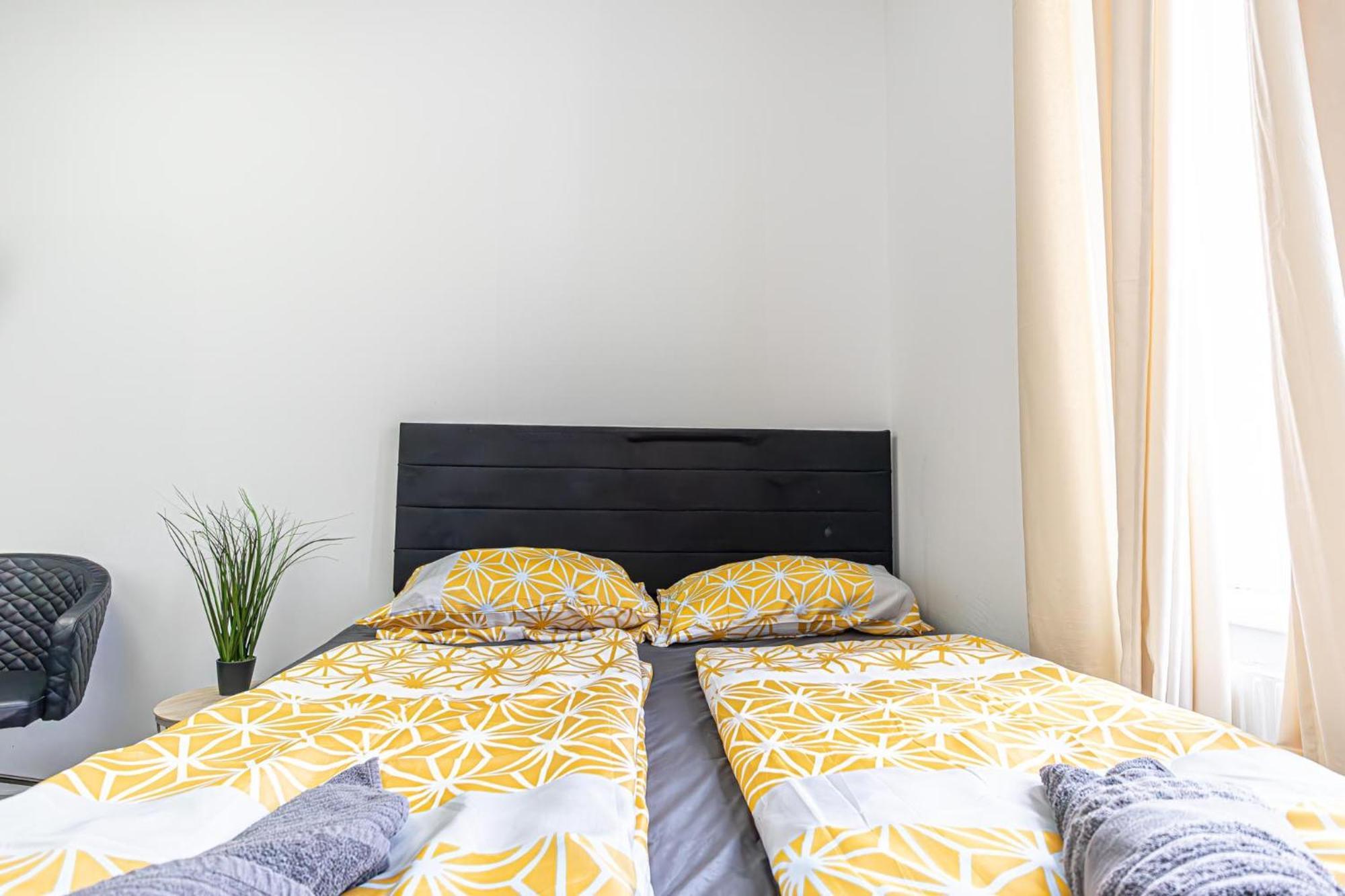 Near Schoenbrunn - Economy Rooms In Shared Apartment At Meidling Train Station Відень Екстер'єр фото