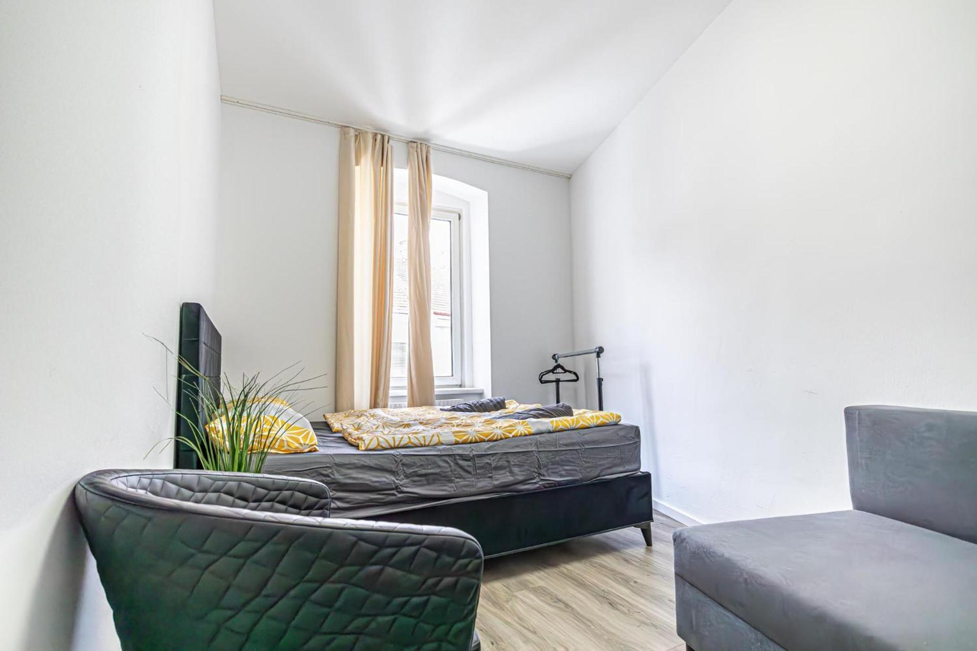 Near Schoenbrunn - Economy Rooms In Shared Apartment At Meidling Train Station Відень Екстер'єр фото