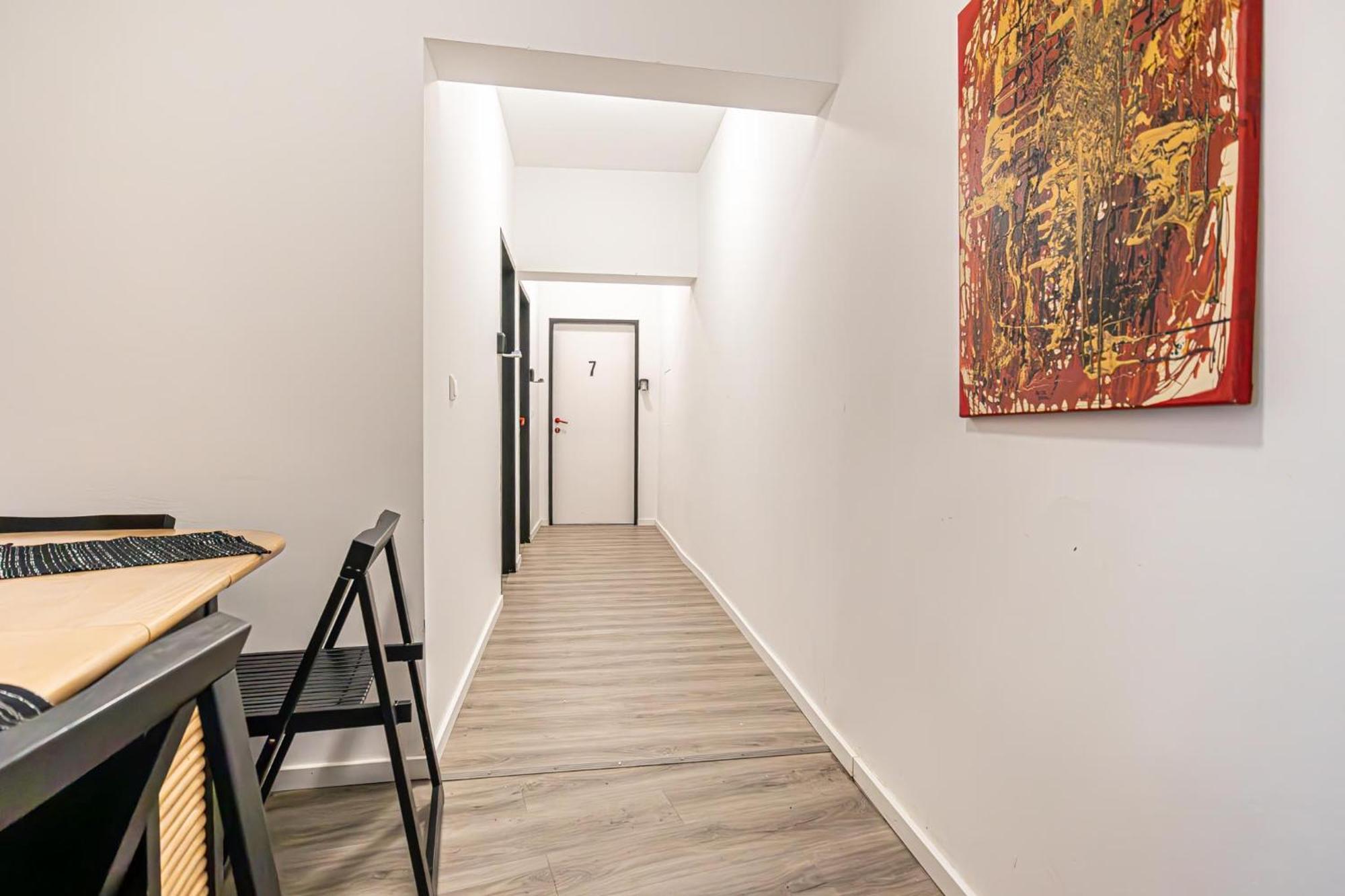 Near Schoenbrunn - Economy Rooms In Shared Apartment At Meidling Train Station Відень Екстер'єр фото