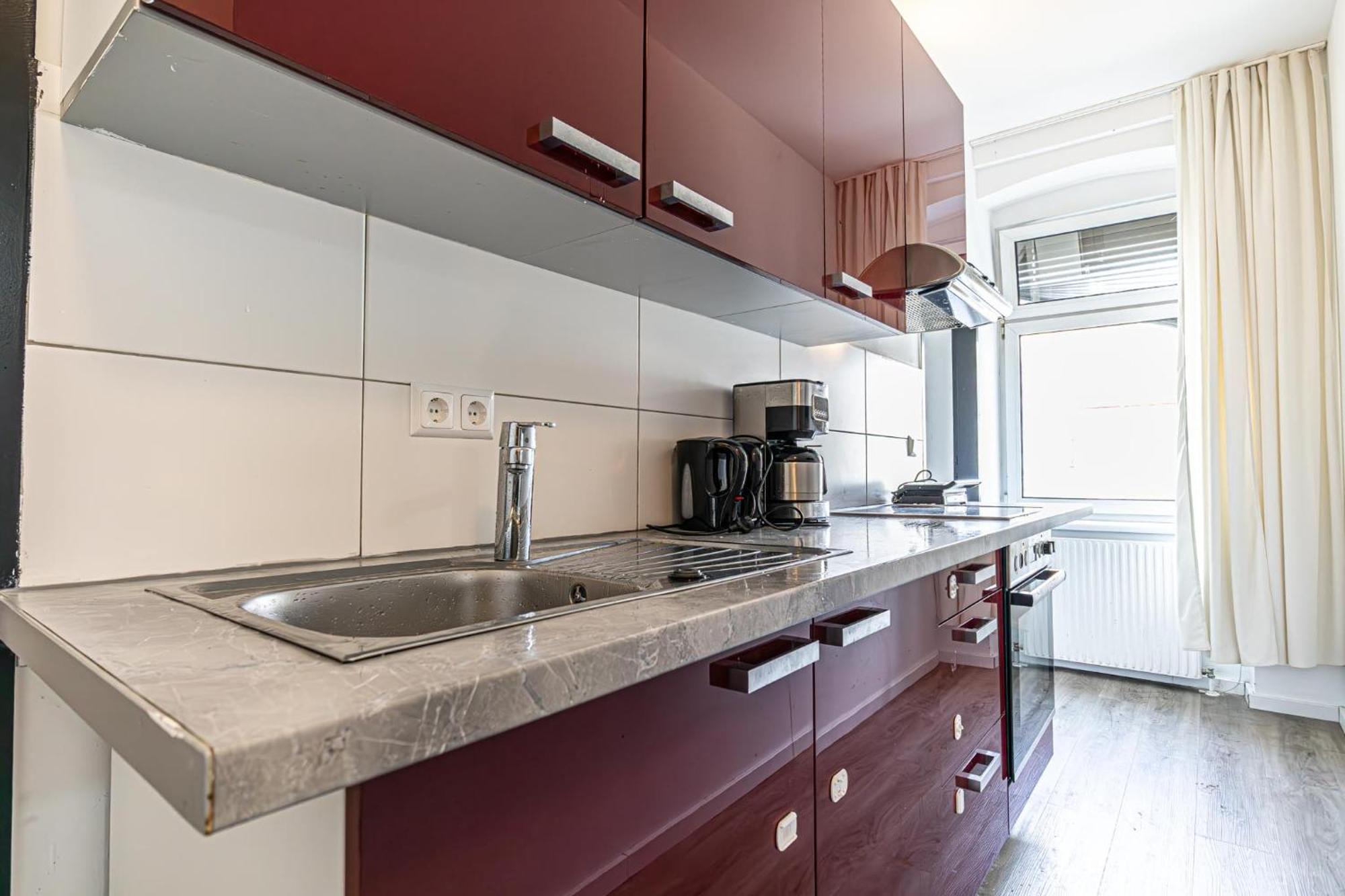 Near Schoenbrunn - Economy Rooms In Shared Apartment At Meidling Train Station Відень Екстер'єр фото