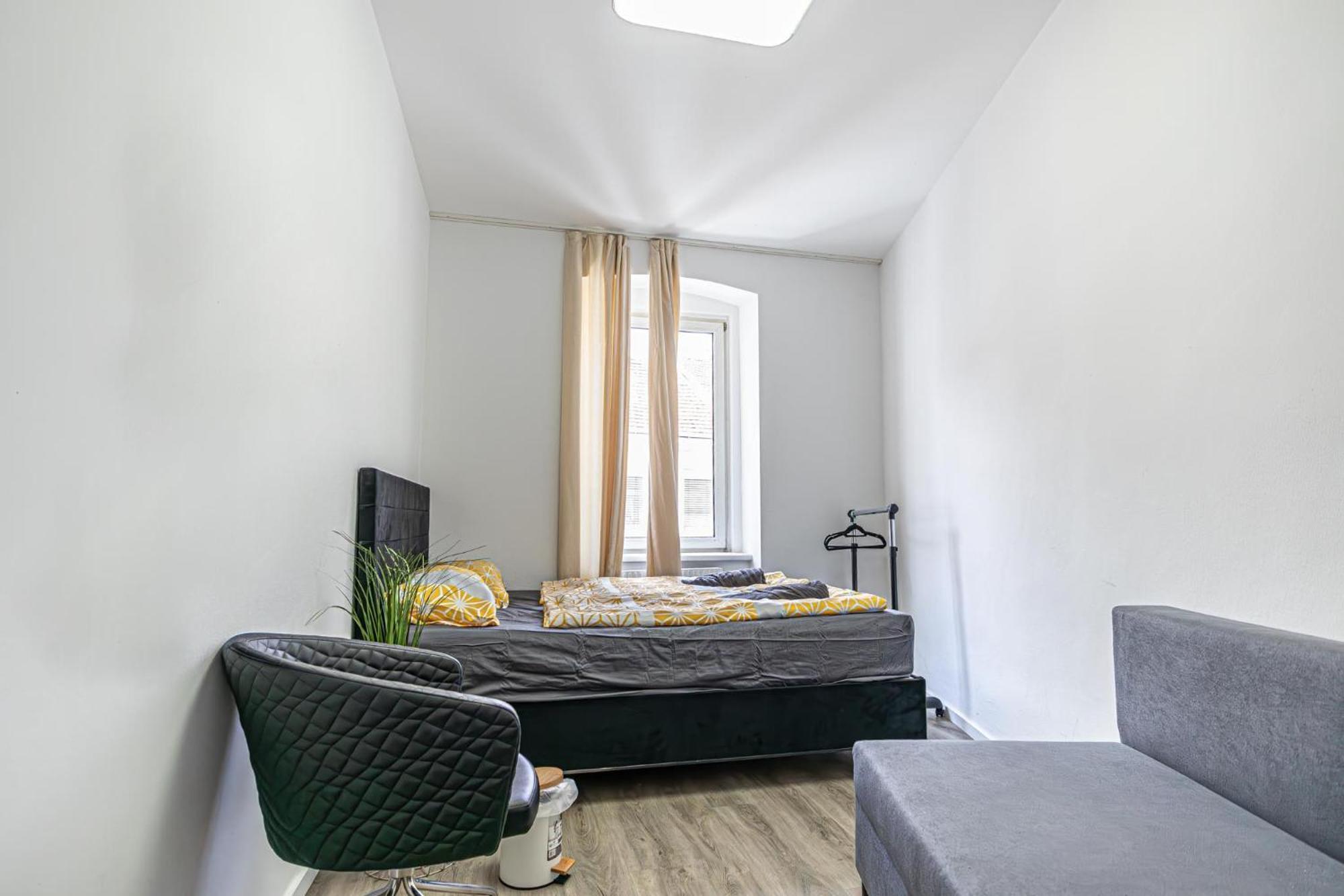 Near Schoenbrunn - Economy Rooms In Shared Apartment At Meidling Train Station Відень Екстер'єр фото