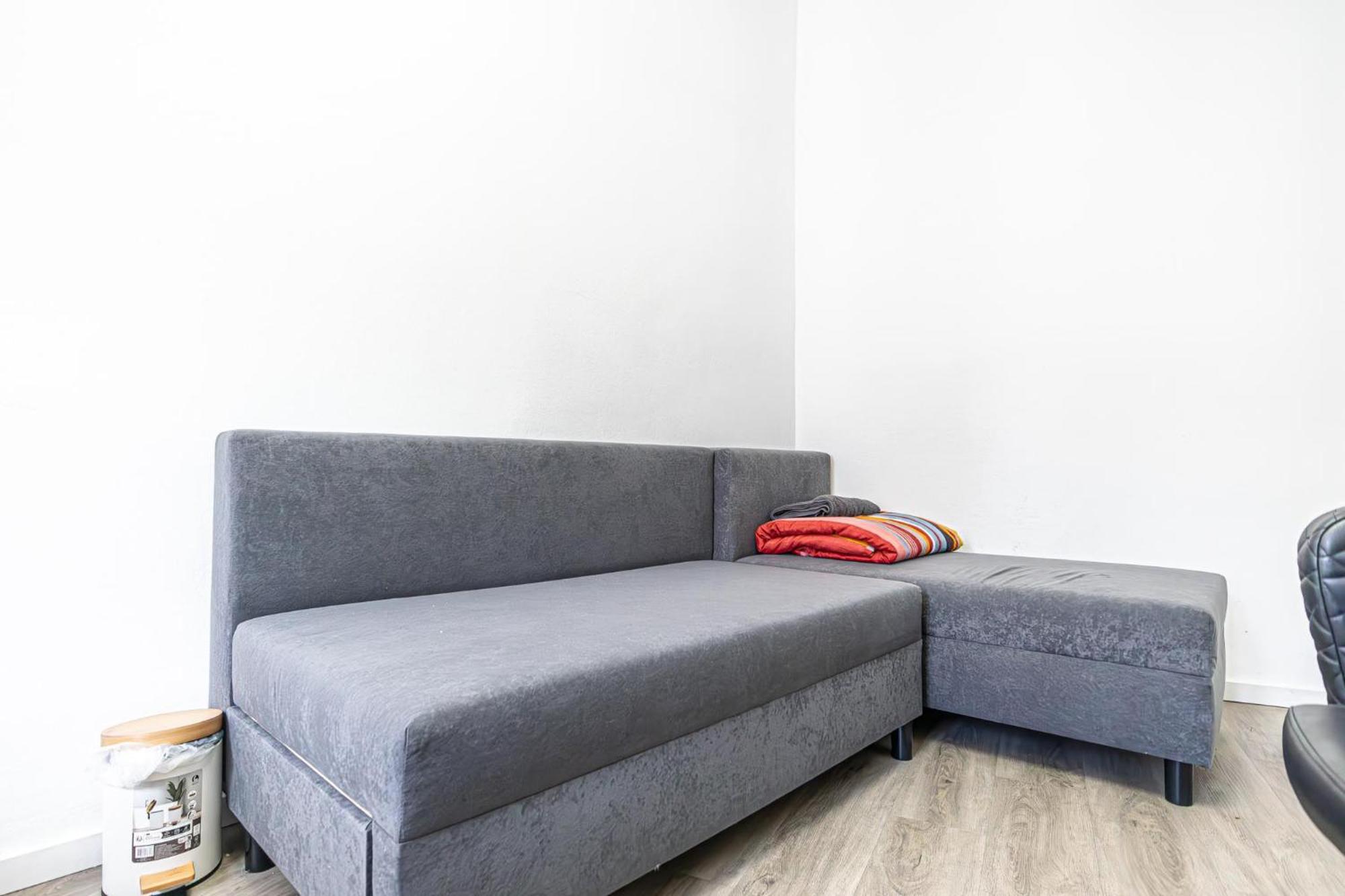 Near Schoenbrunn - Economy Rooms In Shared Apartment At Meidling Train Station Відень Екстер'єр фото