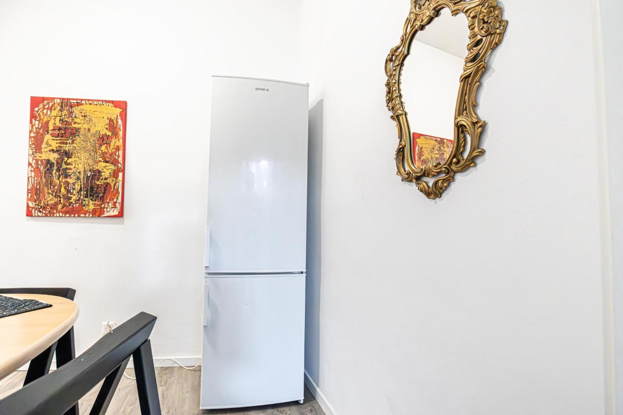 Near Schoenbrunn - Economy Rooms In Shared Apartment At Meidling Train Station Відень Екстер'єр фото