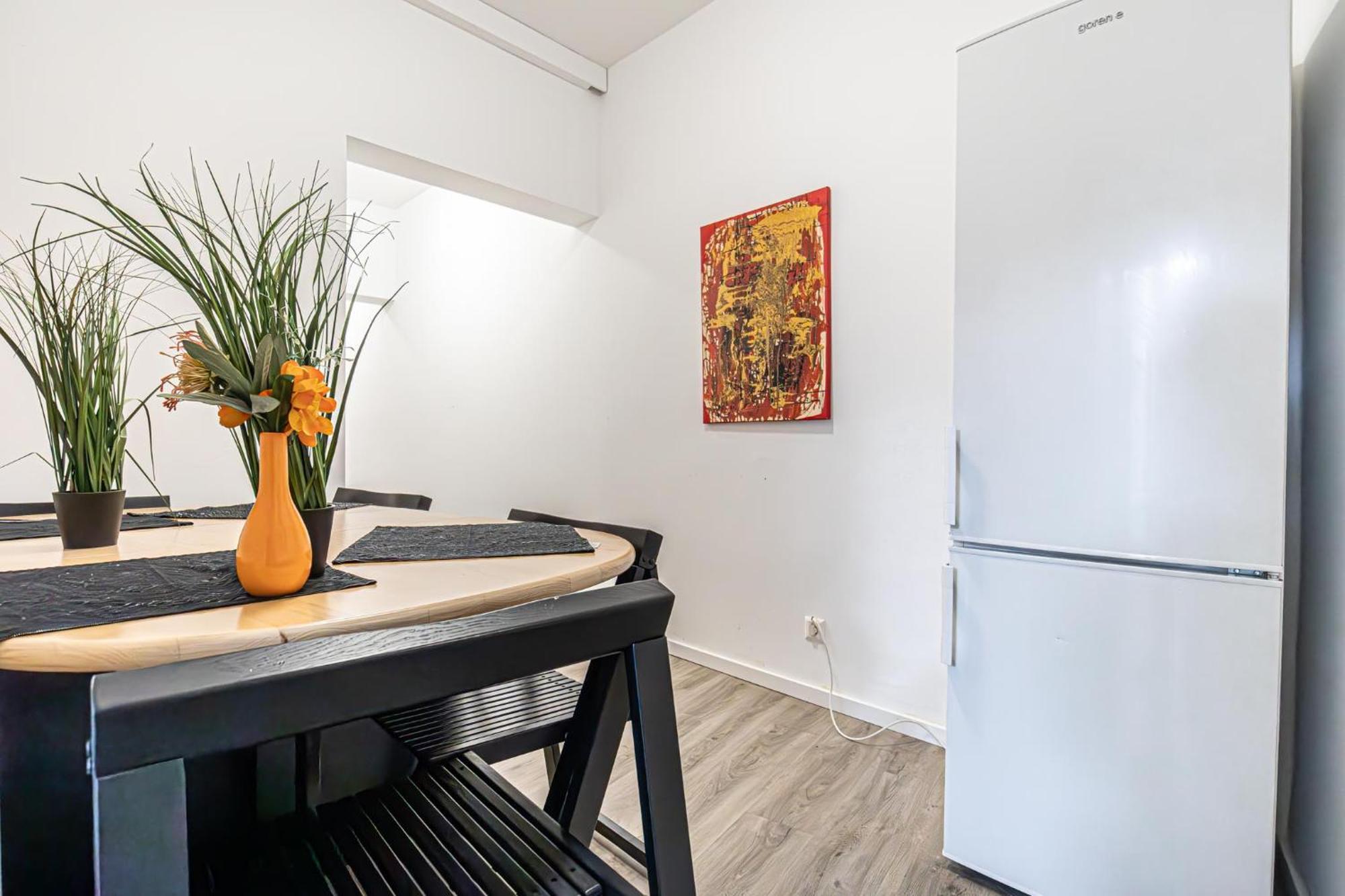 Near Schoenbrunn - Economy Rooms In Shared Apartment At Meidling Train Station Відень Екстер'єр фото