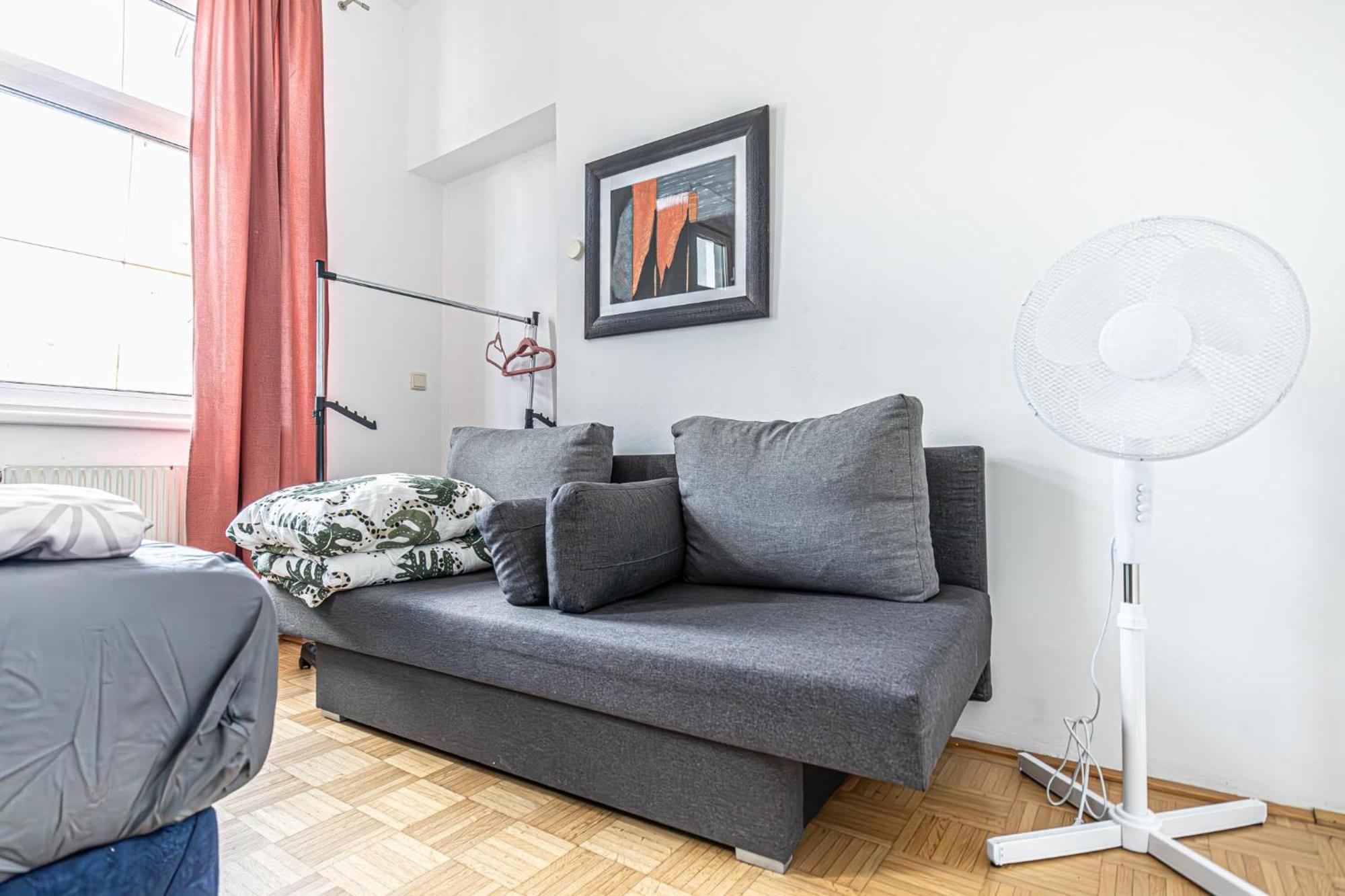 Near Schoenbrunn - Economy Rooms In Shared Apartment At Meidling Train Station Відень Екстер'єр фото