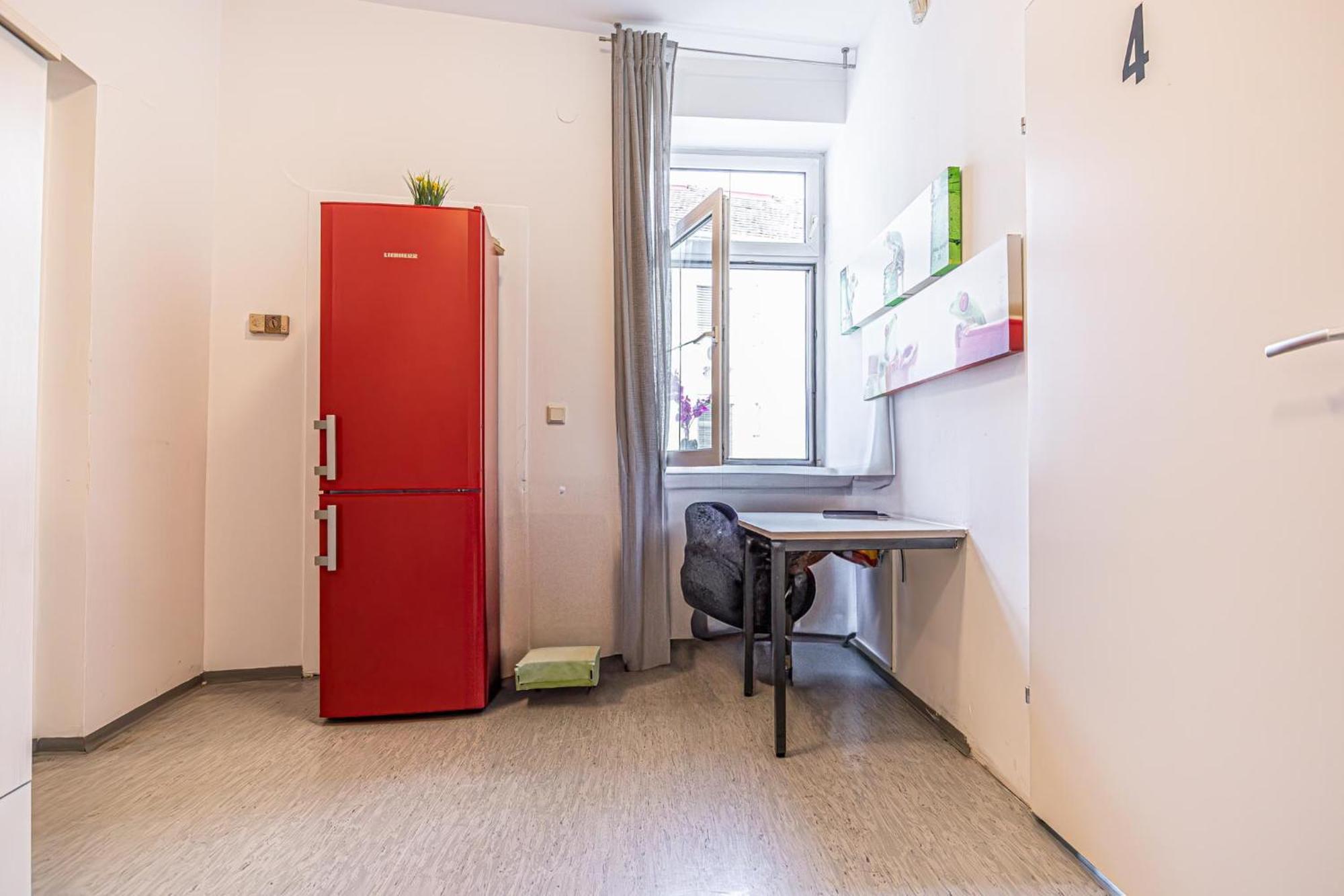 Near Schoenbrunn - Economy Rooms In Shared Apartment At Meidling Train Station Відень Екстер'єр фото