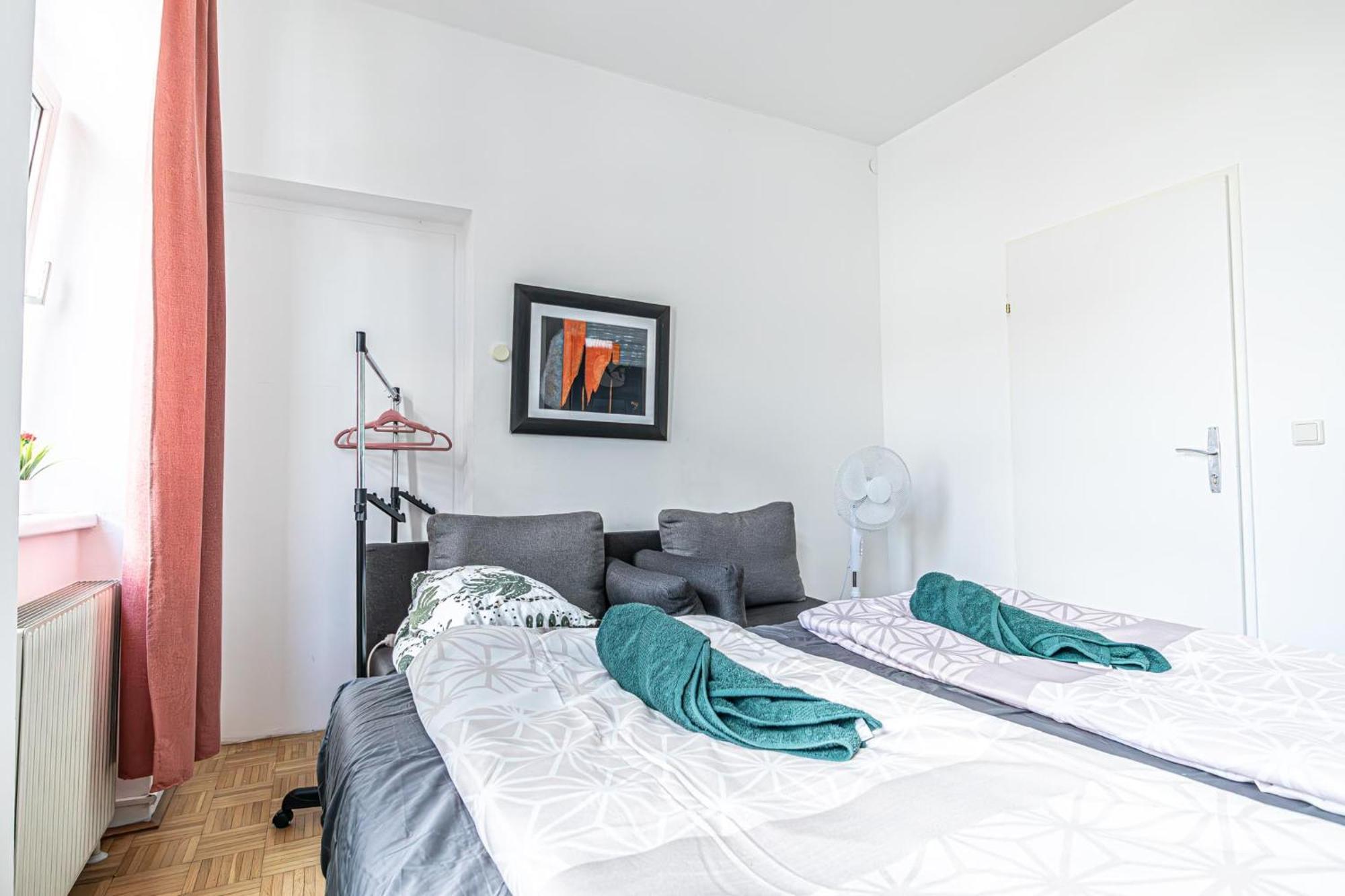Near Schoenbrunn - Economy Rooms In Shared Apartment At Meidling Train Station Відень Екстер'єр фото