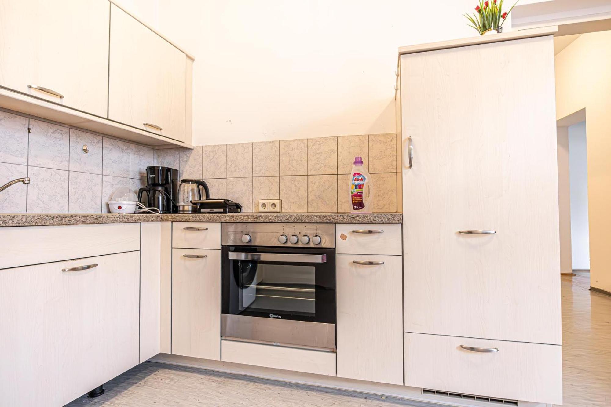 Near Schoenbrunn - Economy Rooms In Shared Apartment At Meidling Train Station Відень Екстер'єр фото