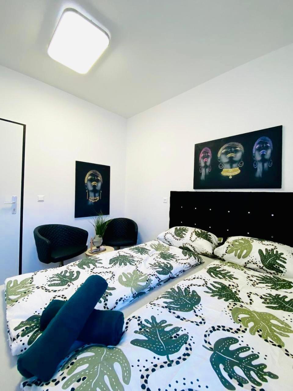Near Schoenbrunn - Economy Rooms In Shared Apartment At Meidling Train Station Відень Екстер'єр фото