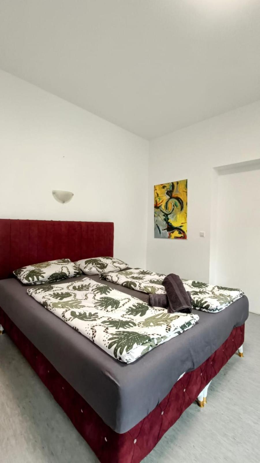 Near Schoenbrunn - Economy Rooms In Shared Apartment At Meidling Train Station Відень Екстер'єр фото