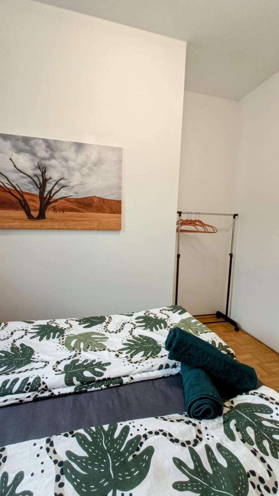 Near Schoenbrunn - Economy Rooms In Shared Apartment At Meidling Train Station Відень Екстер'єр фото