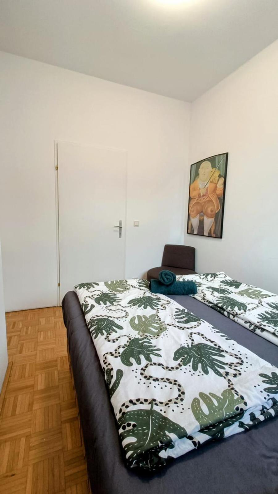 Near Schoenbrunn - Economy Rooms In Shared Apartment At Meidling Train Station Відень Екстер'єр фото